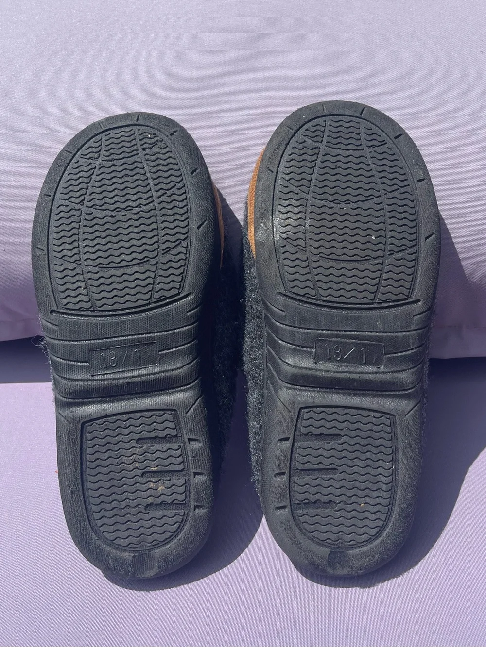Lucky Brand Boy's Fleece Clog Micro Suede Tab Slippers in Charcoal Size 13/1